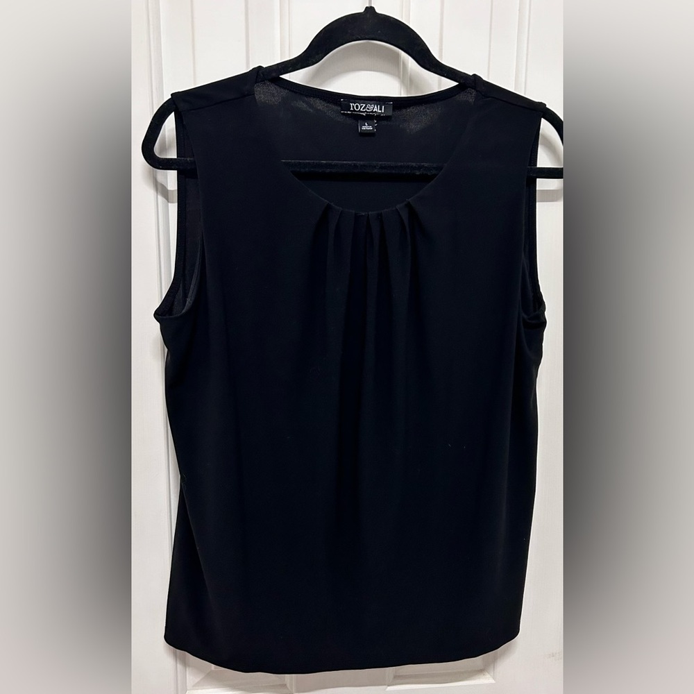 Black sleeveless blouse / L